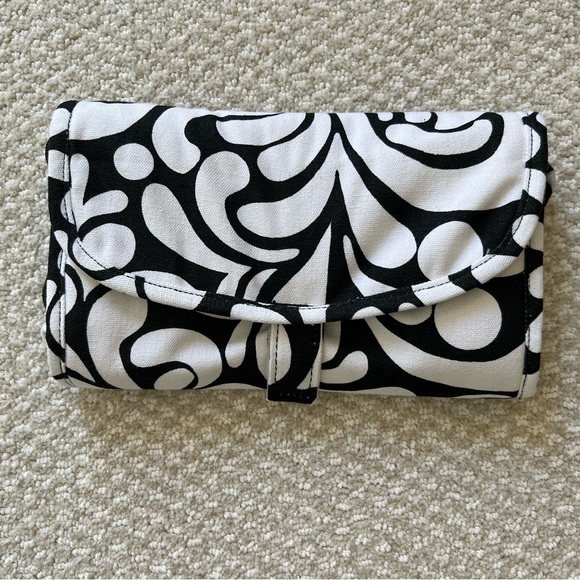 Hanging Accessory Travel Pouch - Picture 3 of 6